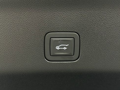 Used 2026 GMC Yukon Denali w/ Sun & Power Step Package image 14