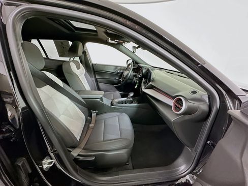 Used 2025 Chevrolet Trax RS w/ Sunroof Package image 33