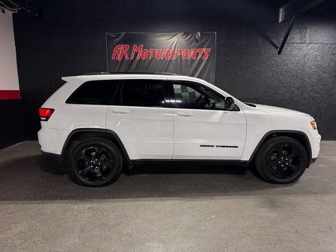 Used 2019 Jeep Grand Cherokee Laredo AWD/4WD image 6