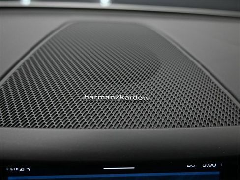 Used 2022 Volvo XC60 B6 R-Design w/ Advanced Package image 30