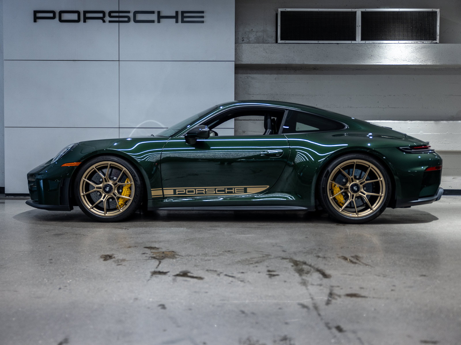 Certified 2025 Porsche 911 GT3 RWD image 2