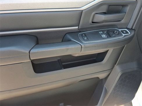 Used 2024 RAM 2500 Tradesman w/ Chrome Appearance Group image 10