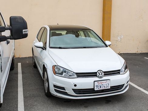 Used 2017 Volkswagen Golf Wolfsburg Edition FWD image 3