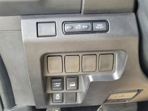 Used 2023 Nissan Frontier SV image 25