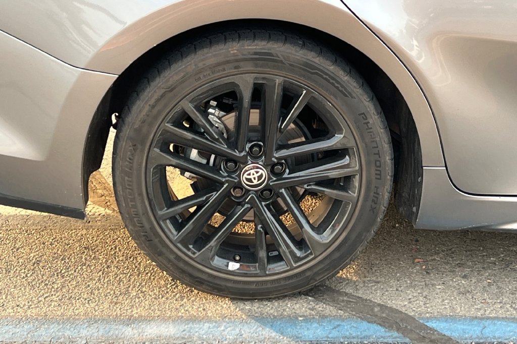 Certified 2025 Toyota Camry SE FWD image 5