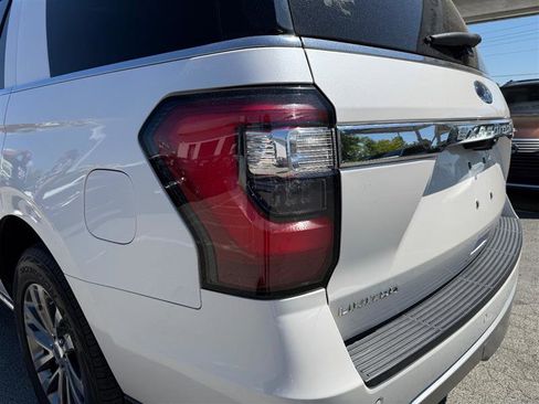 Used 2018 Ford Expedition Limited w/ Equipment Group 301A RWD image 24