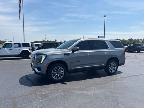 Used 2026 GMC Yukon Denali w/ Sun & Power Step Package AWD/4WD image 3