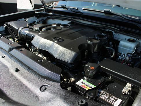 Used 2018 Toyota 4Runner SR5 Premium AWD/4WD image 37