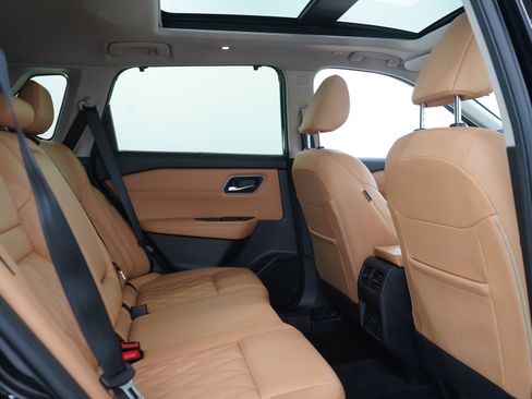 Used 2023 Nissan Rogue Platinum image 12