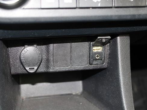 Used 2016 Toyota Corolla LE image 38