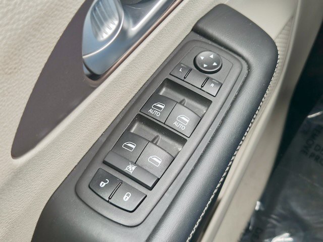 Used 2024 Chrysler Voyager LX FWD image 27