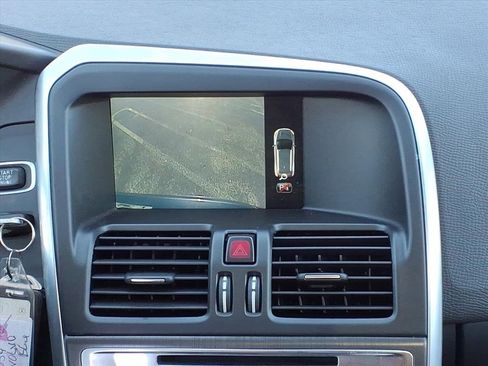 Used 2016 Volvo XC60 T5 Premier w/ Proximity Package image 27