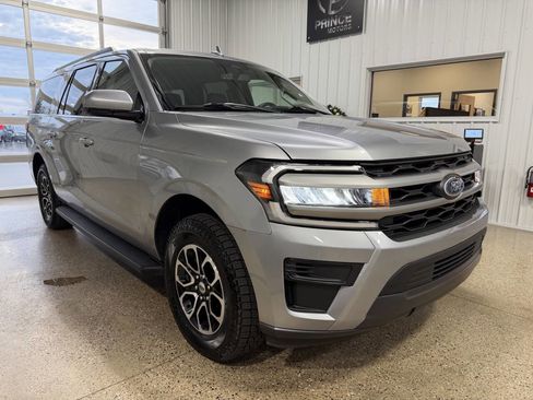 Used 2024 Ford Expedition Max XLT image 9