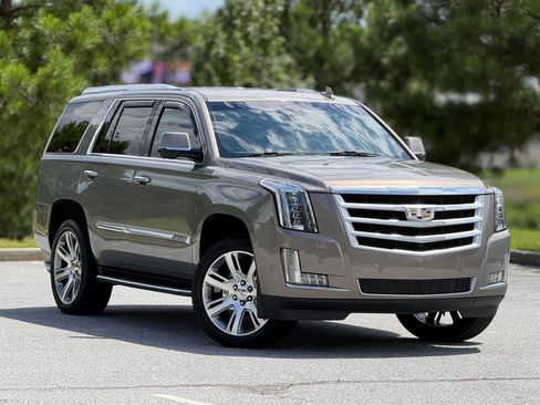 Used 2017 Cadillac Escalade Luxury RWD image 13