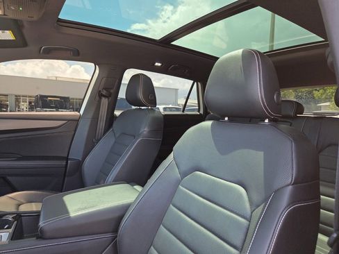 Used 2024 Volkswagen Atlas Cross Sport SEL R-Line image 22