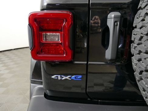Used 2021 Jeep Wrangler Unlimited Sahara w/ Cold Weather Group AWD/4WD image 6