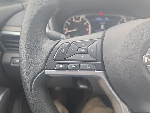 Used 2025 Nissan Altima 2.5 SV FWD image 16
