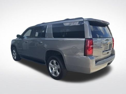 Used 2017 Chevrolet Suburban LT w/ Luxury Package RWD image 6