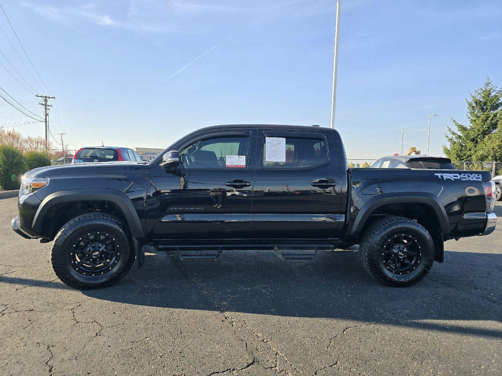 Used 2022 Toyota Tacoma TRD Off-Road AWD/4WD image 4