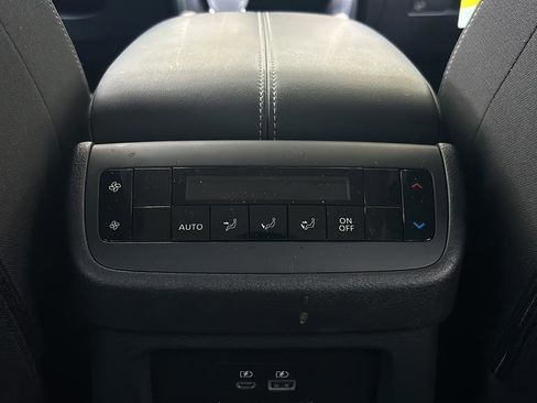 Used 2024 Nissan Pathfinder SV w/ SV Premium Package AWD/4WD image 17