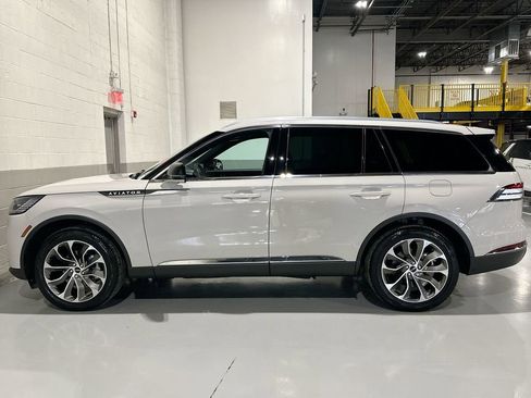 Used 2025 Lincoln Aviator Reserve w/ Illumination Package image 2