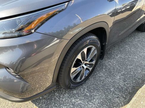 Certified 2024 Toyota Highlander XLE AWD/4WD image 9