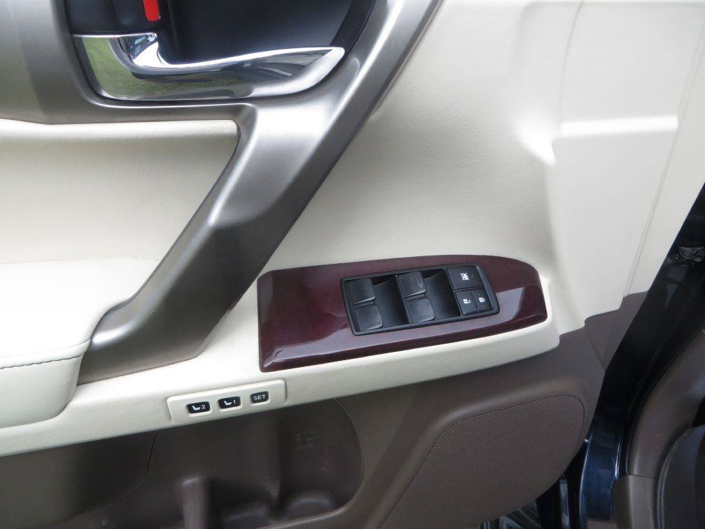 Used 2019 Lexus GX 460 Premium w/ Premium Package AWD/4WD image 14