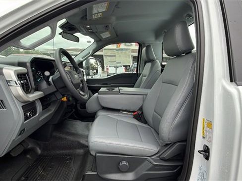 New 2026 Ford F250 XL w/ XL Chrome Package image 27