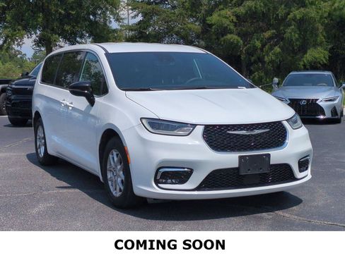 Used 2025 Chrysler Pacifica Select FWD image 1