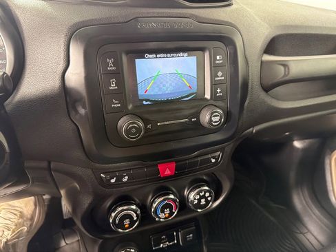 Used 2017 Jeep Renegade Latitude w/ Cold Weather Group AWD/4WD image 16