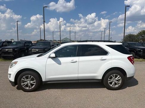 Used 2017 Chevrolet Equinox LT w/ Convenience Package FWD image 3