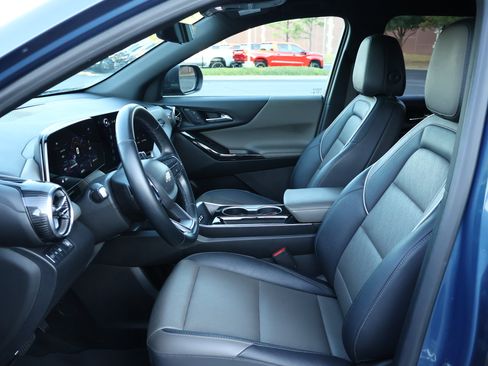 Used 2025 Chevrolet Equinox LT w/ Convenience Package II FWD image 10