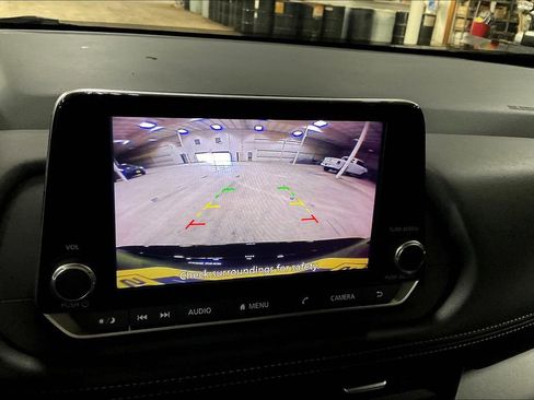 Used 2024 Nissan Rogue SV image 20