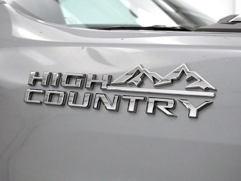 Used 2024 Chevrolet Silverado 3500 High Country w/ High Country Premium Package AWD/4WD image 10