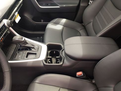 Used 2023 Toyota RAV4 XLE Premium image 14