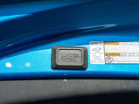 Used 2018 Toyota RAV4 Limited AWD/4WD image 10