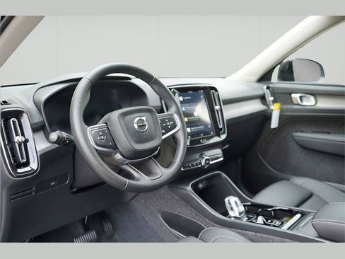 New 2025 Volvo XC40 B5 Plus w/ Climate Package image 17