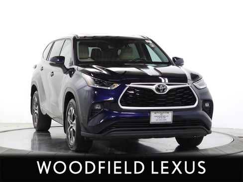 Used 2021 Toyota Highlander XLE AWD/4WD image 1