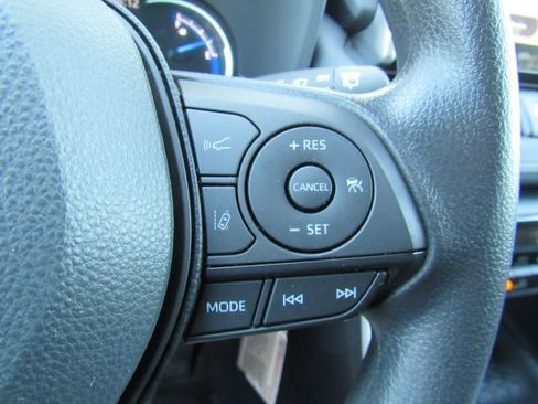 Used 2025 Toyota RAV4 LE image 33