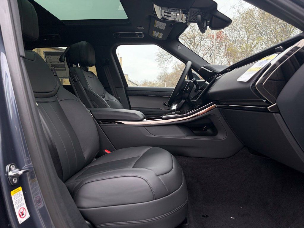 New 2026 Land Rover Range Rover Sport SE AWD/4WD image 15