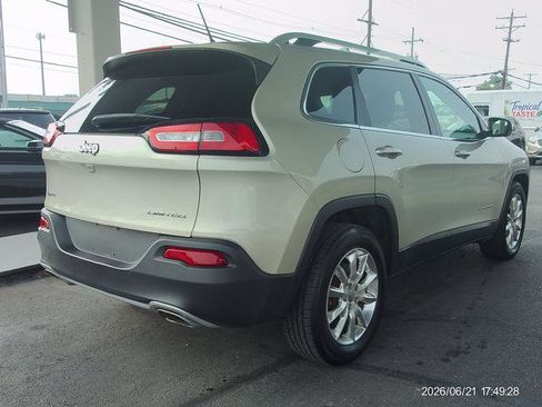 Used 2015 Jeep Cherokee Limited w/ Luxury Group AWD/4WD image 3