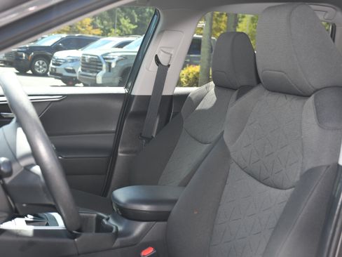Used 2022 Toyota RAV4 XLE FWD image 11
