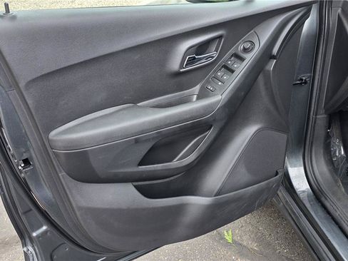Used 2020 Chevrolet Trax LS FWD image 9