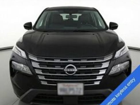 Used 2025 Nissan Rogue SV FWD image 9