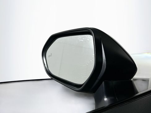 Used 2025 Toyota Camry SE image 16