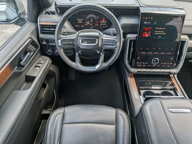 Used 2025 GMC Yukon XL Denali AWD/4WD image 17