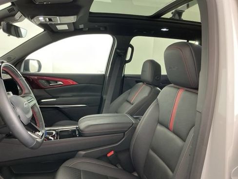 Used 2025 Chevrolet Traverse RS AWD/4WD image 16