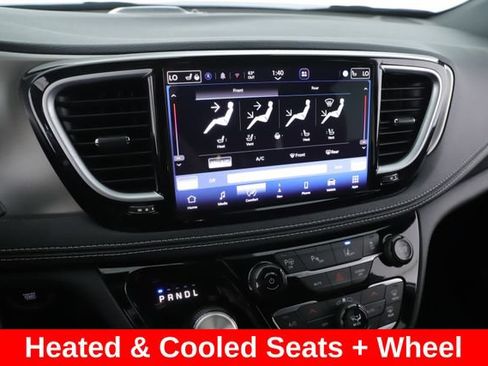 Used 2024 Chrysler Pacifica Premium FWD image 4