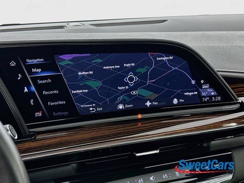 Used 2024 Cadillac Escalade Premium Luxury AWD/4WD image 26
