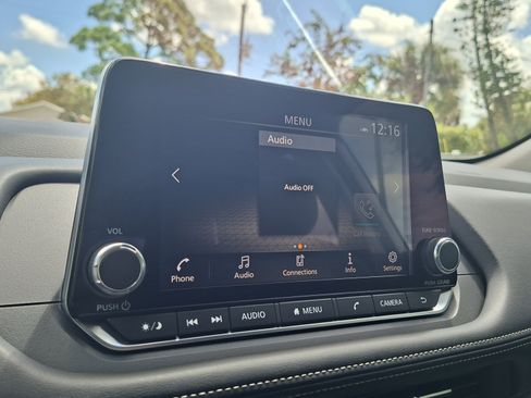 Certified 2025 Nissan Rogue SV FWD image 14